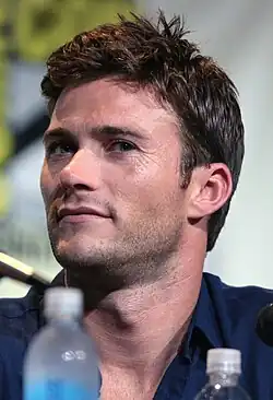 Scott Eastwood est le Lieutenant « GQ » Edwards
