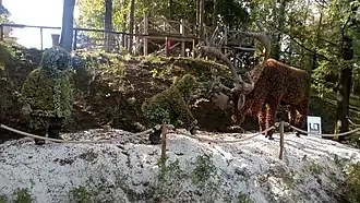 Sculptures végétales de la Terre du Froid de Pairi Daiza représentant des esquimaux et un renne.