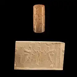 Sceau-cylindre avec empreinte moderne représentant un héros maîtrisant deux démons ailés. Période néo-assyrienne, v. 900-600 av. J.-C. Musée des beaux-arts de Lyon.