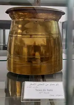 Seau de bain en cuivre jaune d'Oran, du XIXe&nbsp;siècle