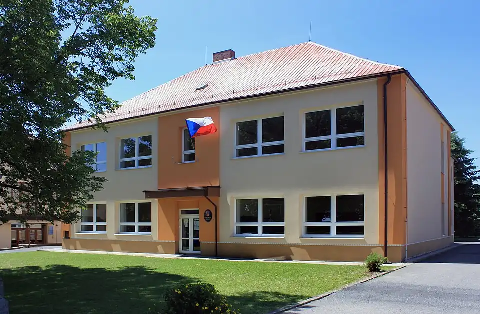 Sebranice : école primaire.