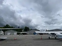 Tarmac de l'aérodrome de Lac-à-la-Tortue, chemin de la Vigilance