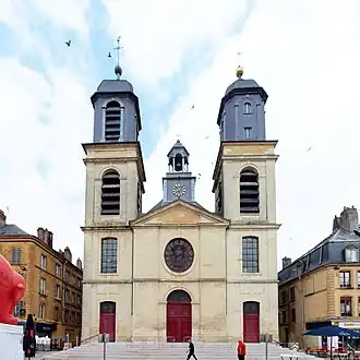 Façade de l'église Saint-Charles-Borromée.