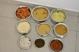 Des Seemantham food lors de baby shower en Inde.