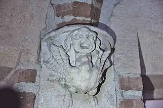 Culot sculpté de la tour