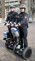 Policiers en gyropode.