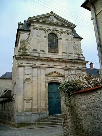La chapelle de l'ancien hôpital de la Charité de 1706-15, rue de Meaux / rue de la Poterne.