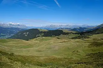 Vue de Rochebrune depuis le col de Véry au sud.