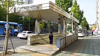 Un accès à la station, en 2019.