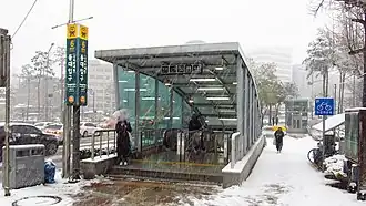 Accès n°6 à la station, en 2018.