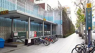 Accès n°5 à la station, en 2018.