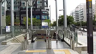 Bouche n°1 de la station, en 2018.