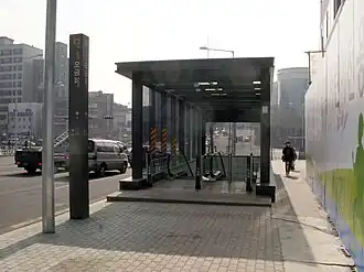 Bouche n°1 de la station, en 2010.