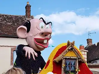 Représentation de Gargamel sur un char de carnaval à Sergines en 2017.