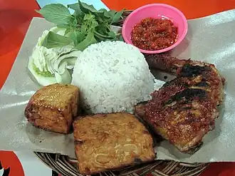 Image illustrative de l’article Ayam bakar