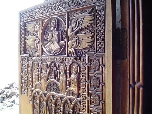 Sourp Astvatsatsin, partie supérieure de la réplique de la porte sud.