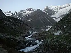 Lac sacré de Sheshnag, dans la sainte vallée d'Amarnath.