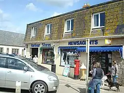 Ce magasin de journaux de West Bay est devenu dans la série celui de la cité de Broadchurch, géré par le personnage de Jack Gerald Marshall.