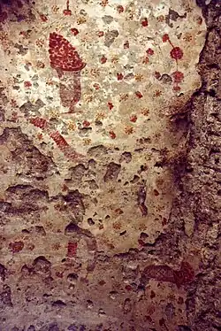 Restes de peintures.