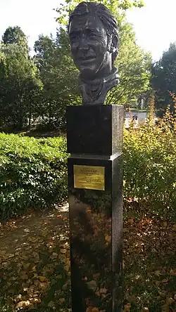 Un bronze représentant le buste de Joseph Siffert