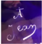 Signature d'Auguste Jean, A Jean. Émail blanc sur faïence émaillée bleue.