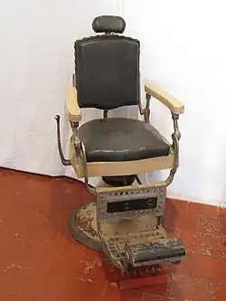 Siège de barbier (1920).