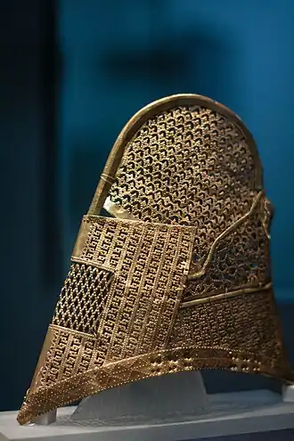 Coiffe dorée de la tombe du Cheval céleste, trésor national n°189