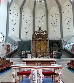 L'arche à l’intérieur de la synagogue