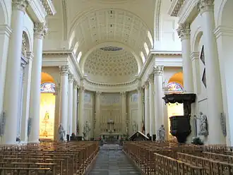 Nef, transept et sanctuaire de la cathédrale Saint-Jacques.