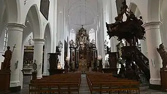 Nef et maître-autel