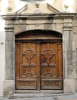 Porte du XVIIe&nbsp;siècle, rue Droite.