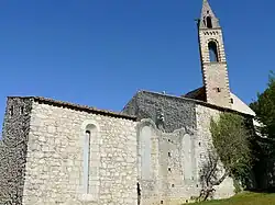 Mur gouttereau et clocher.