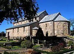 L'église de Skarp Salling, 5&nbsp;km du Limfjord, art roman en granite.