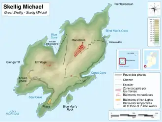 Carte topographique en couleurs et légendée représentant une île et ses lieux remarquables.