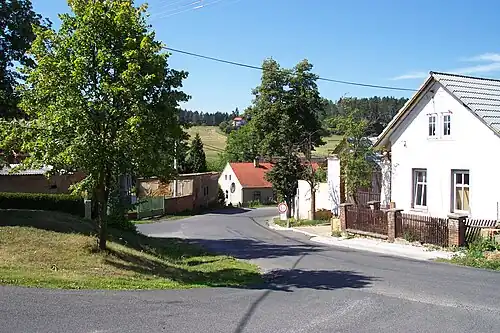 Une rue de Smědčice.
