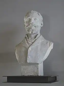 Le peintre João Marques de Oliveira, 1881, plâtre patiné, Musée du Chiado.