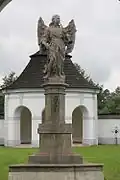 Statue de l'ange du jugement dernier de Grégoire Theny&nbsp;(cs) au centre du Cimetière d'en bas