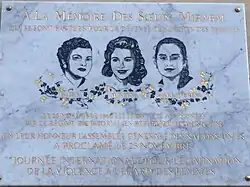Plaque commémorative des sœurs Mirabal au no&nbsp;2 rue de Prony.