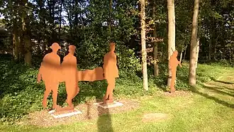 Soldats de fer en brancardage.