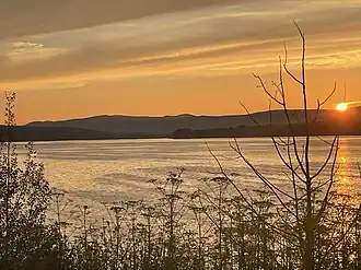 À la fin d'une belle journée d'été, j'ai capturé la beauté du paysage que j'avais sous les yeux : un cadeau envoyé du ciel.