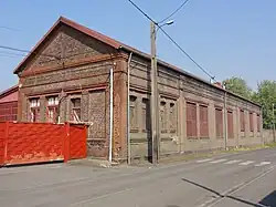 Les bureaux, ateliers et magasin.