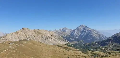 Vue sur le mont Janus et le mont Chaberton depuis le sommet.
