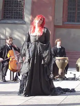 Description de l'image Sonja Kraushofer mit Persephone, 2009 in Würzburg.jpg.