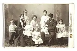 Sonja ja Karl Emil Ståhlberg et ses huit enfants en  1904.