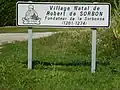 Pancarte routière touristique signalant le lien de Robert de Sorbon avec le village.
