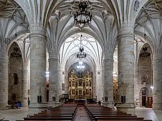 Les nefs et le chœur.