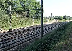 Sortie de la gare de Motteville : à gauche vers Montérolier - Buchy, à droite vers Rouen.