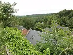 Vue du niveau intermédiaire sur le bas du village.