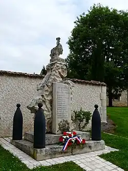 Le monument aux morts.