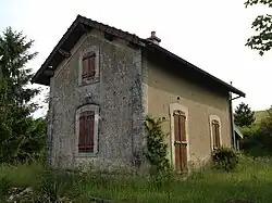 L'ancienne maison de garde-barrière.